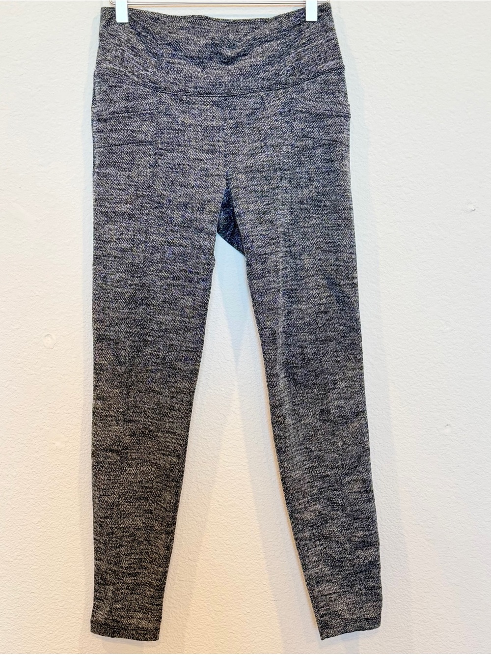 EUC Athleta Gray Herringbone Metro High Waisted Leggings Medium